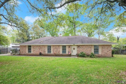 Photo of 5216 Gloria St St, Zachary, LA 70791 (MLS # BR2026004945)