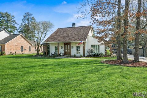 Photo of 18042 Magnolia Bend Rd Rd, Greenwell Springs, LA 70739 (MLS # BR2026003276)