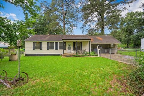 Photo of 812 John Paul Jones Avenue AVE, Leesville, LA 71446 (MLS # CN2557891)