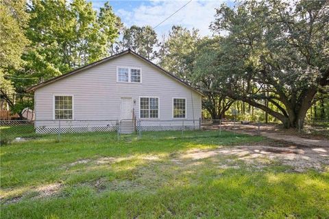 Photo of 25567 W Sycamore Street ST, Lacombe, LA 70445 (MLS # NO2557975)