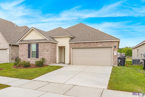 Photo of 4611 Mendocino Way WAY, Saint George, LA 70817 (MLS # BR2026008428)