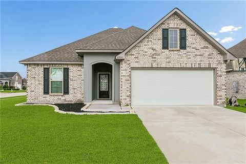 Photo of 2800 Green Briar Drive Dr, Marrero, LA 70072 (MLS # NO2547934)