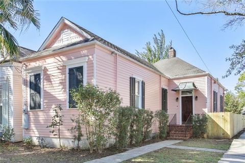 Photo of 224 Walnut Street St, New Orleans, LA 70118 (MLS # NO2547706)