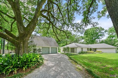 Photo of 16366 S Fulwar Skipwith Rd Rd, Baton Rouge, LA 70810 (MLS # BR2026008281)