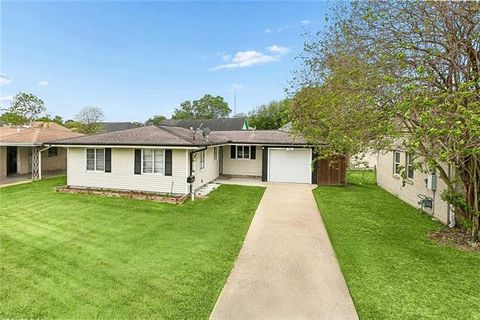 Photo of 713 River Oaks Drive Dr, New Orleans, LA 70131 (MLS # NO2551261)