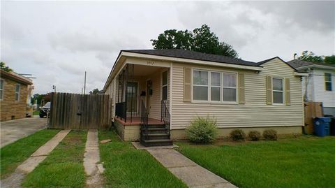 Photo of 5517 Wildair Drive Dr #B, New Orleans, LA 70122 (MLS # NO2563517)