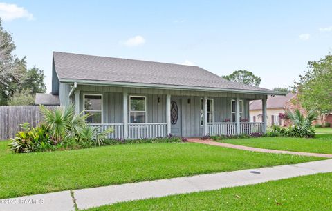 Photo of 111 Cabildo Drive, Lafayette, LA 70506 (MLS # 2600003543)