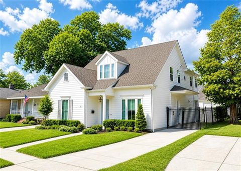 Photo of 11 Metairie Court Ct, Metairie, LA 70001 (MLS # NO2556104)