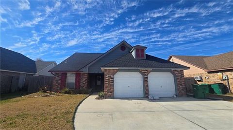 Photo of 2113 Golfview Drive Dr, Laplace, LA 70068 (MLS # NO2542492)