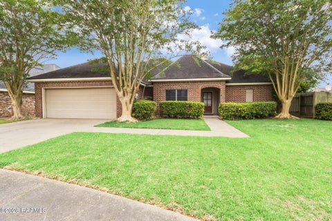 Photo of 102 Doncaster Circle, Youngsville, LA 70592 (MLS # 2600005761)