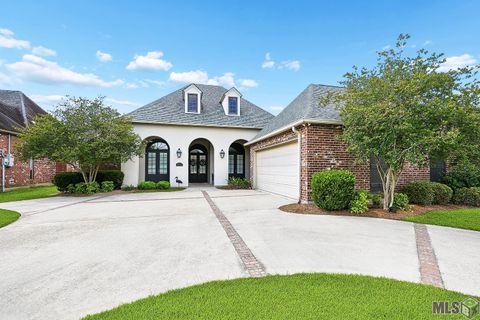 Photo of 18433 Lake Harbor Ln Ln, Prairieville, LA 70769 (MLS # BR2026009207)