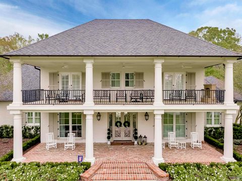 Photo of 2636 Laurel Lakes Ave Ave, Baton Rouge, LA 70820 (MLS # BR2026007648)