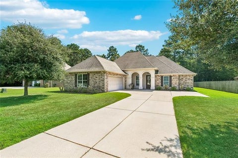 Photo of 592 English Oak Drive Dr, Madisonville, LA 70447 (MLS # NO2564218)