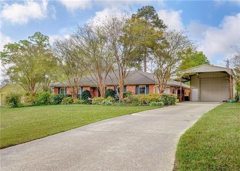 Photo of 118 Deerbrook Trail Trl, Pineville, LA 71360 (MLS # CN2549374)