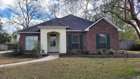 Photo of 305 Lake Worth Dr Dr, Baton Rouge, LA 70810 (MLS # BR2026003510)