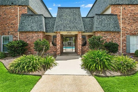 Photo of 2511 Metairie Lawn Drive Dr #113, Metairie, LA 70002 (MLS # NO2572533)