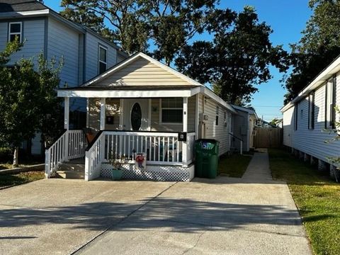Photo of 3725 Derbigny Street St #B, Metairie, LA 70001 (MLS # NO2560183)