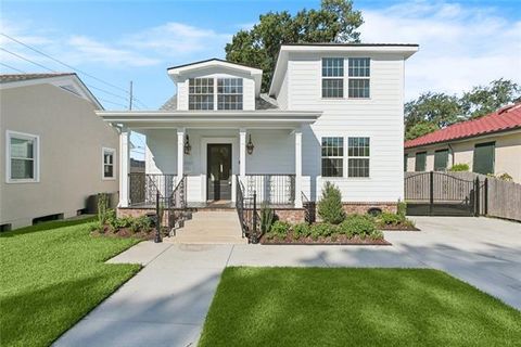 Photo of 504 Brockenbraugh Court Ct, Metairie, LA 70005 (MLS # NO2543663)