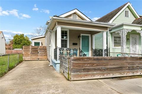 Photo of 8511 Cohn Street St, New Orleans, LA 70118 (MLS # NO2546351)