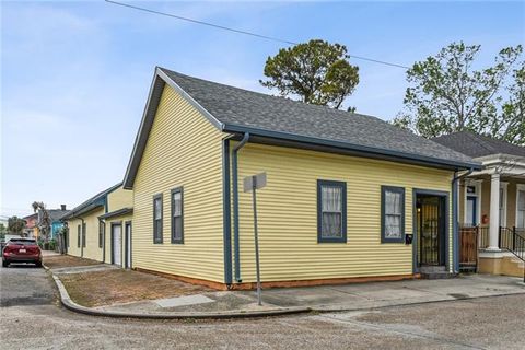 Photo of 3031 Annunciation Street St, New Orleans, LA 70115 (MLS # NO2546532)