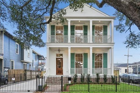 Photo of 801 Napoleon Avenue Ave, New Orleans, LA 70115 (MLS # NO2546487)