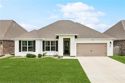 Photo of 3890 Hummel Crest Road Rd, Slidell, LA 70461 (MLS # NO2558994)