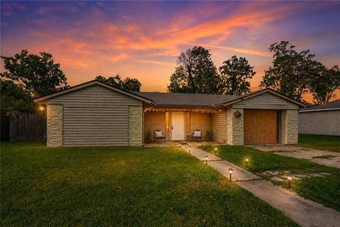 Photo of 916 Melanie Drive, Sulphur, LA 70663 (MLS # NO2556080)