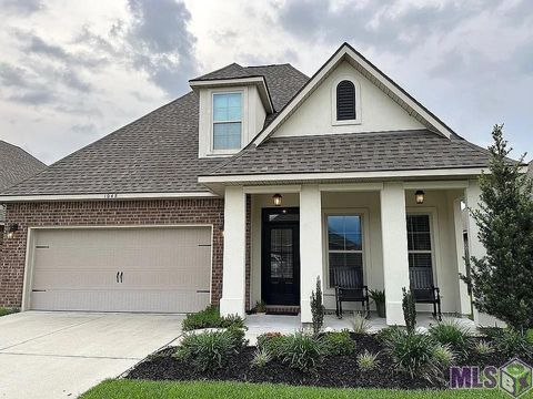 Photo of 1042 Shadow Bluff Dr Dr, Baton Rouge, LA 70820 (MLS # BR2026006257)