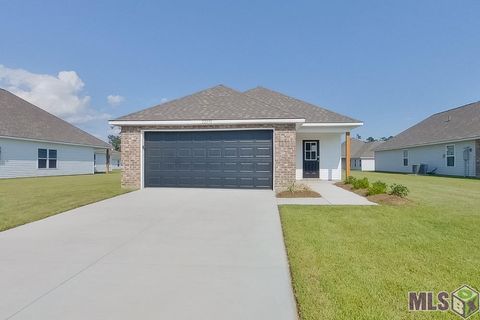 Photo of 13736 Willowmore Dr Dr, Denham Springs, LA 70726 (MLS # BR2026003566)