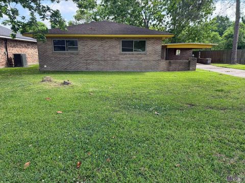 Photo of 24675 Pecan Place Dr PL, Plaquemine, LA 70764 (MLS # BR2026008381)