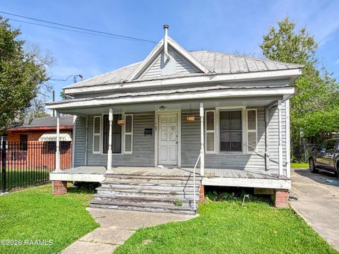 Photo of 702 NE Evangeline Thruway, Lafayette, LA 70501 (MLS # 2600003677)