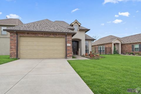 Photo of 15940 Belle Angela Ave Ave, Baton Rouge, LA 70817 (MLS # BR2026004250)