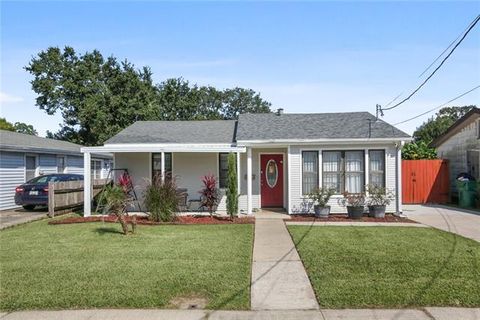 Photo of 61 Creagan Avenue Ave, Gretna, LA 70053 (MLS # NO2546783)
