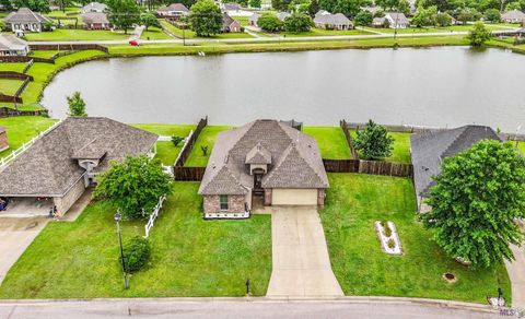 Photo of 41481 Hearthstone Ave Ave, Prairieville, LA 70769 (MLS # BR2026006433)