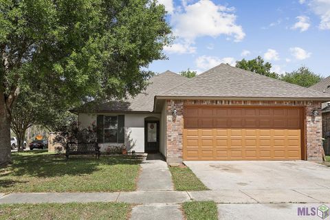 Photo of 2551 Arceneaux Ave Ave, Zachary, LA 70791 (MLS # BR2026005537)