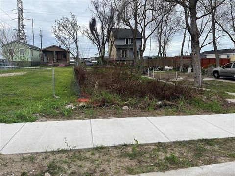 Photo of 3011 Laussat Place, New Orleans, LA 70117 (MLS # NO2546261)