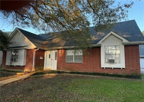 Photo of 2020 Easter Lane Ln, New Orleans, LA 70114 (MLS # NO2545817)