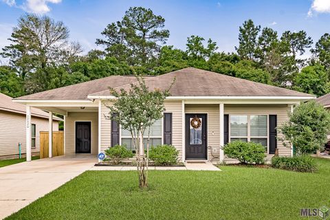 Photo of 32420 Creek Pointe Dr Dr, Denham Springs, LA 70726 (MLS # BR2026009844)