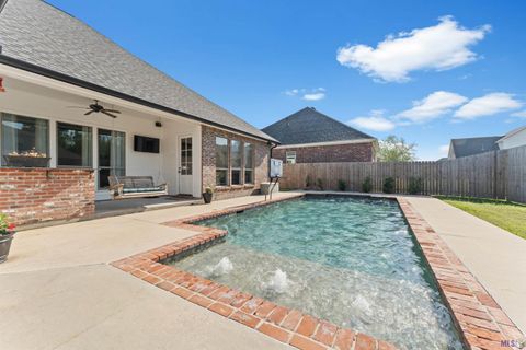 Photo of 14532 Oak Path Dr Dr, Prairieville, LA 70769 (MLS # BR2026005512)