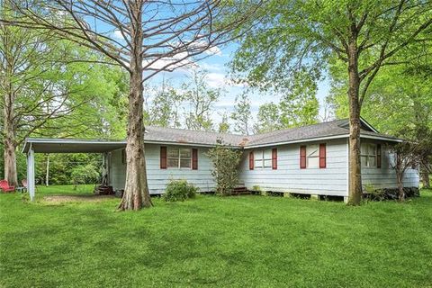 Photo of 19085 Township Road Rd, Covington, LA 70435 (MLS # NO2550714)