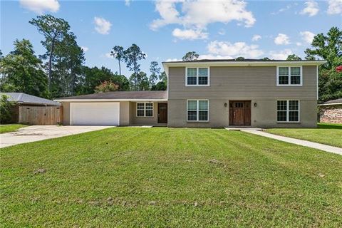 Photo of 123 W Pinewood Drive Dr, Slidell, LA 70458 (MLS # NO2565563)