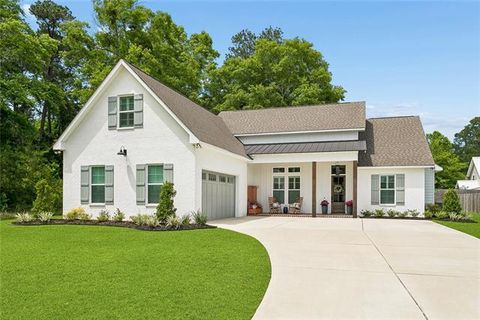 Photo of 6412 Copper Valley Vly, Mandeville, LA 70448 (MLS # NO2555269)