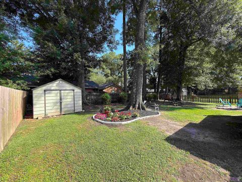 Photo of 2420 Sherry St St, Denham Springs, LA 70726 (MLS # BR2026008937)