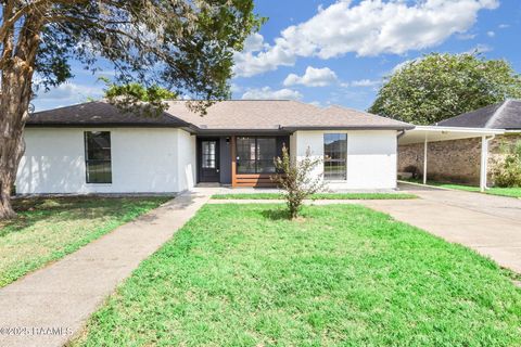 Photo of 113 Pebble Beach Drive, Youngsville, LA 70592 (MLS # 2500003188)