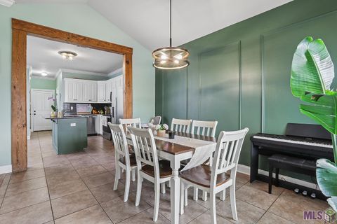 Photo of 2688 Old Towne Rd Rd, Zachary, LA 70791 (MLS # BR2026004370)