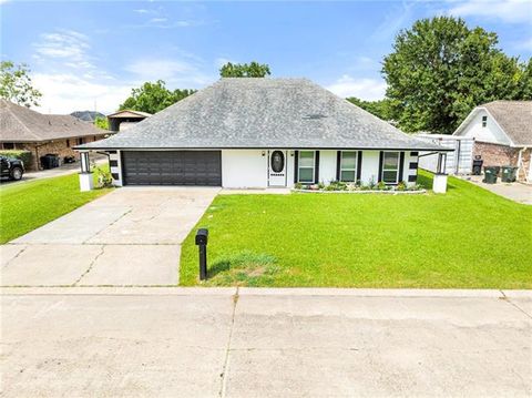 Photo of 154 Presque Isle Drive Dr, Houma, LA 70363 (MLS # NO2567556)