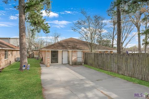 Photo of 8195 Jefferson Park Dr Dr, Baton Rouge, LA 70817 (MLS # BR2026003561)