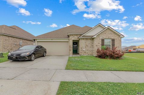 Photo of 15915 Olive Grove Dr Dr, Zachary, LA 70791 (MLS # BR2026008587)