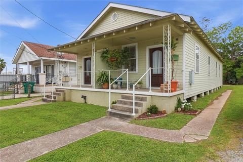 Photo of 417-419 Mac Arthur Avenue Ave, Harvey, LA 70058 (MLS # NO2551820)