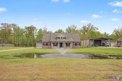 Photo of 208 Live Oak Dr Dr, Thibodaux, LA 70301 (MLS # BY2026005136)